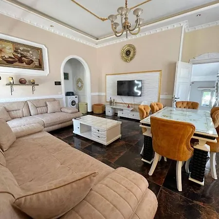Selcotis Casa de Férias Golem (Tirana)